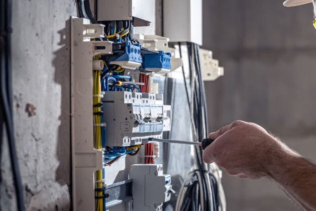 How Do Electricians Diagnose Hidden Wiring Issues